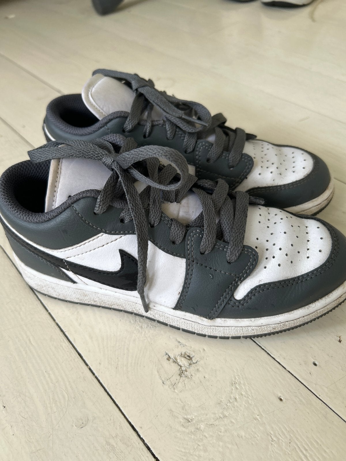 Nike Jordan sneakers maat 33,5, Ophalen, Gebruikt, Jongen of Meisje, Sportschoenen
