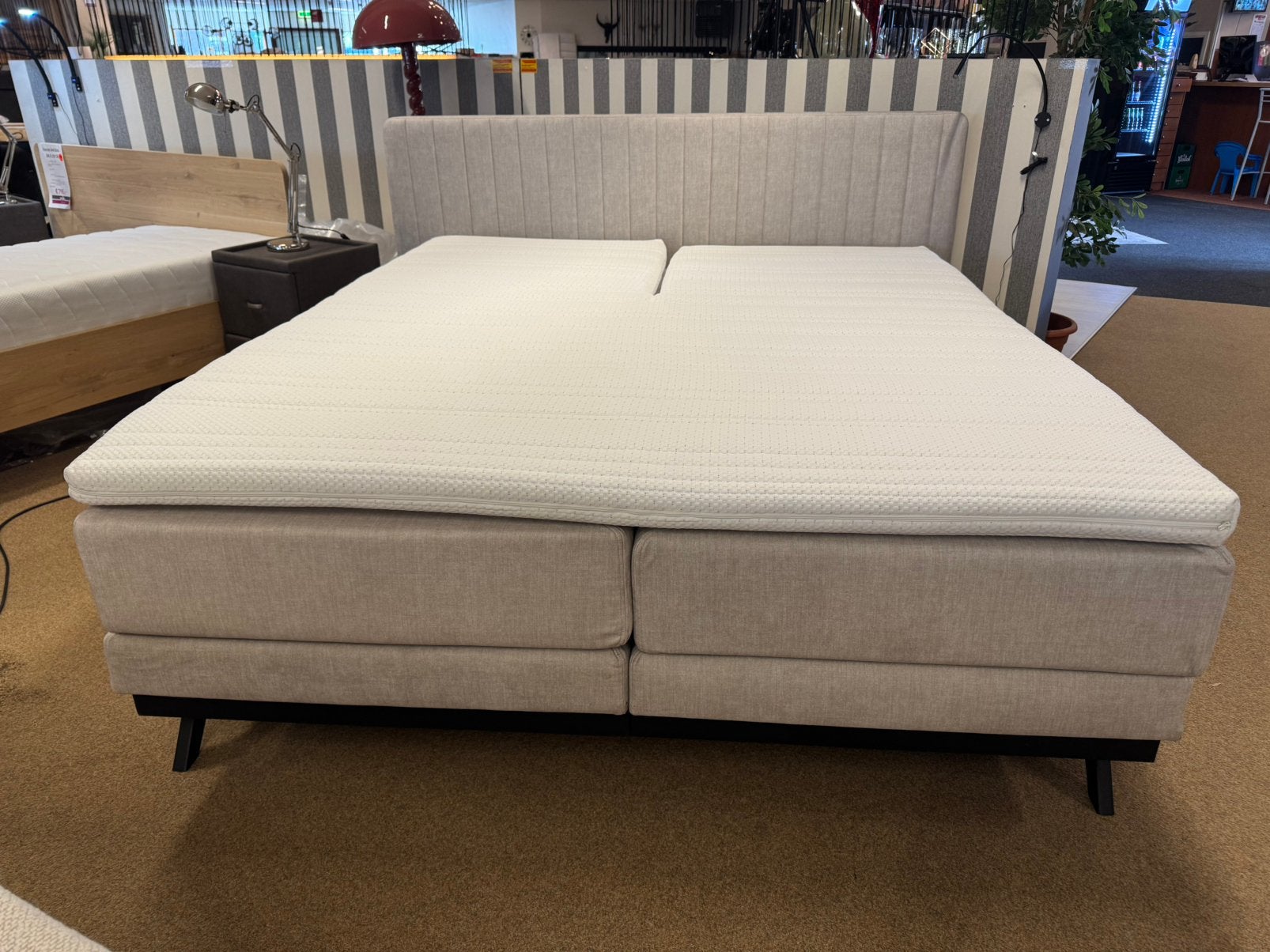 Boxspring Elektrisch 180x210 Greige stof Direct/Leverbaar, Ophalen, Mwonenenslapen, Mwonenenslapen@ziggo.nl, 180 cm