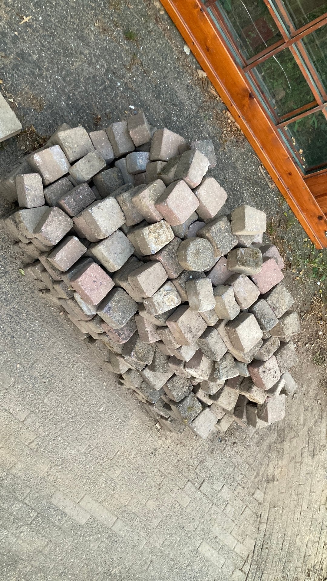 Gratis klinkers voor cirkel van 2 mtr doorsnee rood/bruin, Ophalen, Zo goed als nieuw, Beton, Klinkers