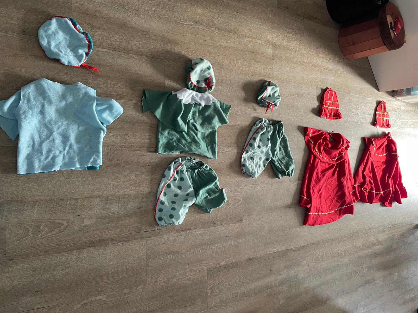 Pietenpakjes en sinterklaas verkleedkleding kind 3-4-5 jaar, Ophalen of Verzenden, Zo goed als nieuw