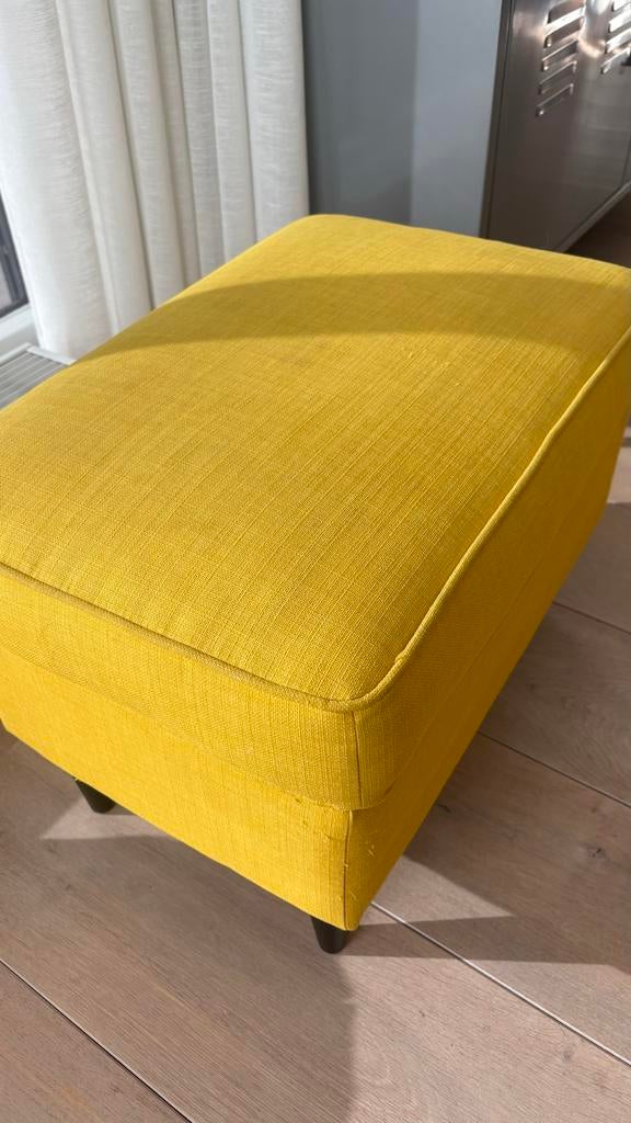 Gele poef van IKEA - Comfortabel en stijlvol, Huis en Inrichting, Banken | Voetenbanken en Poefen, Ophalen, Minder dan 50 cm, Gebruikt