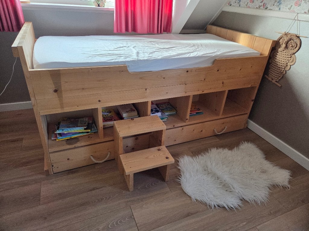 Houten kinderbed met uitschuifbaar logeerbed & geheime hut, Ophalen, 85 tot 100 cm, Gebruikt, Hoogslaper of Stapelbed