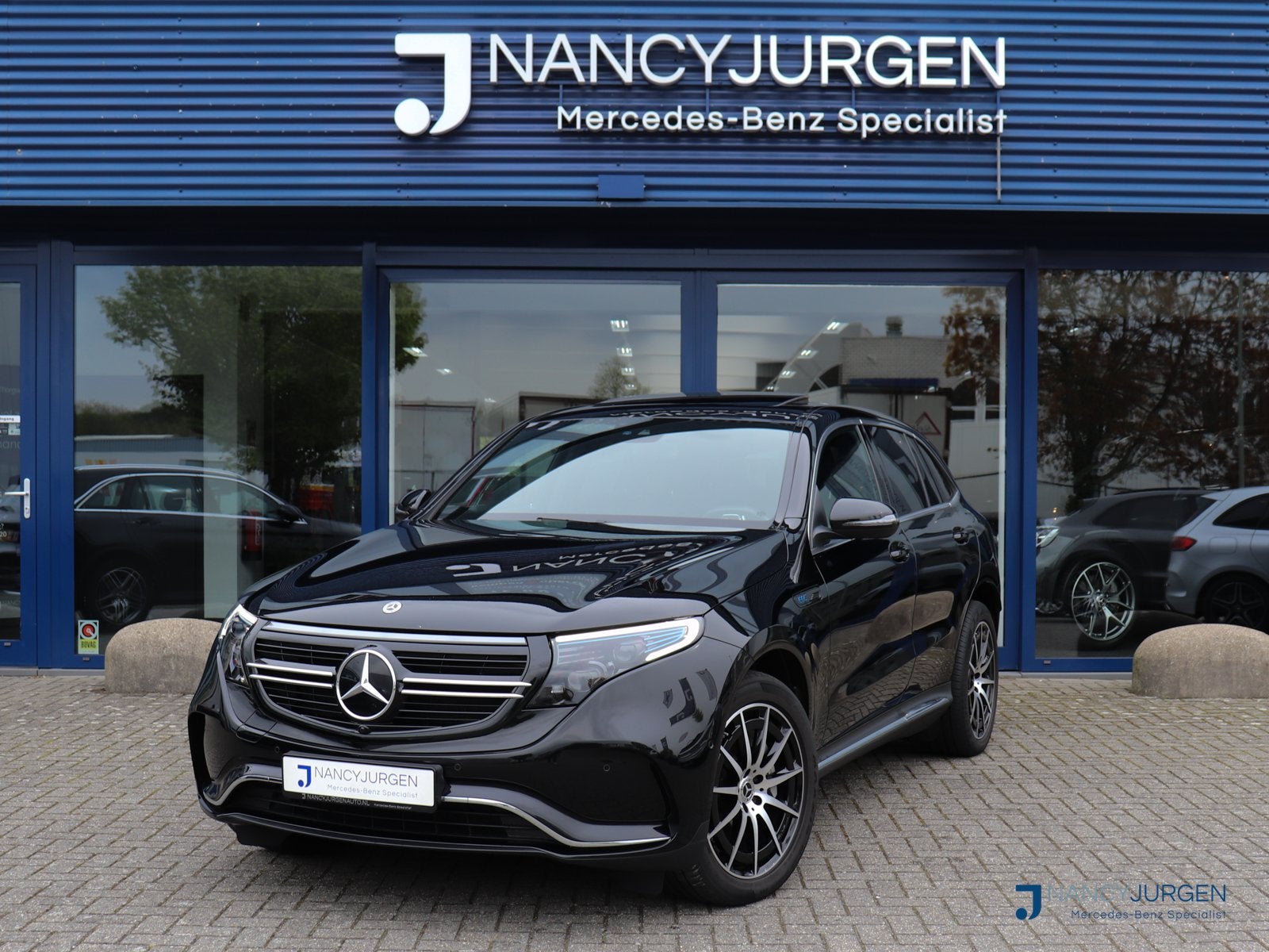 Mercedes-Benz EQC 400 4M | AMG Line | SoH 97,3% | Panoramada, 12 maanden, Gebruikt, Zwart, 2395 kg