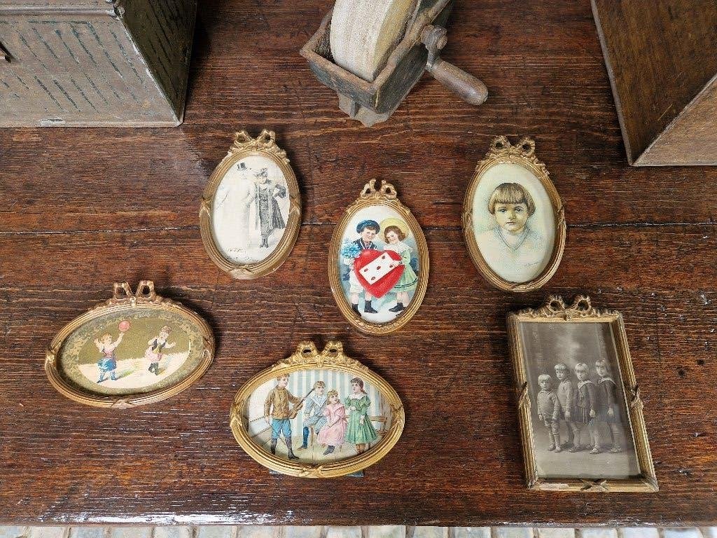 6 oude fotolijstjes met leuke tekeningen-prenten-foto, Antiek en Kunst, Antiek | Woonaccessoires, Ophalen of Verzenden