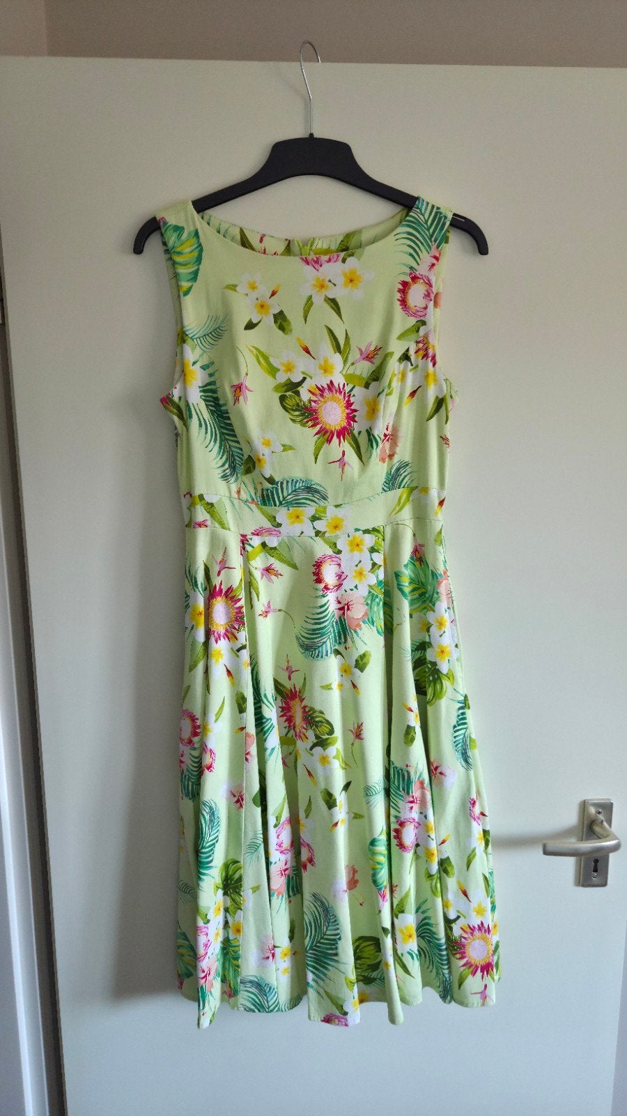 Swing dress van het merk: Hearts & Roses, Ophalen of Verzenden, Zo goed als nieuw, Onder de knie