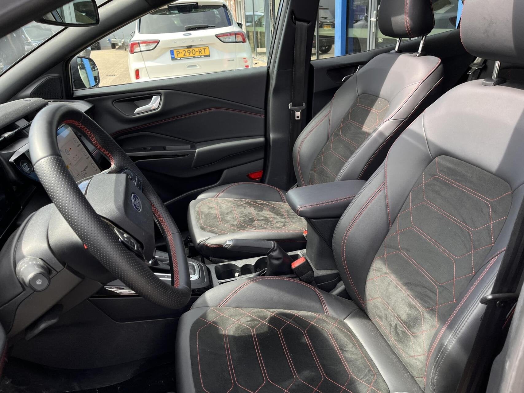 Ford Puma 1.0 EcoBoost Hybrid ST-Line X 155PK Automaat Afn., Zwart, Met garantie (alle), Zwart, Bedrijf