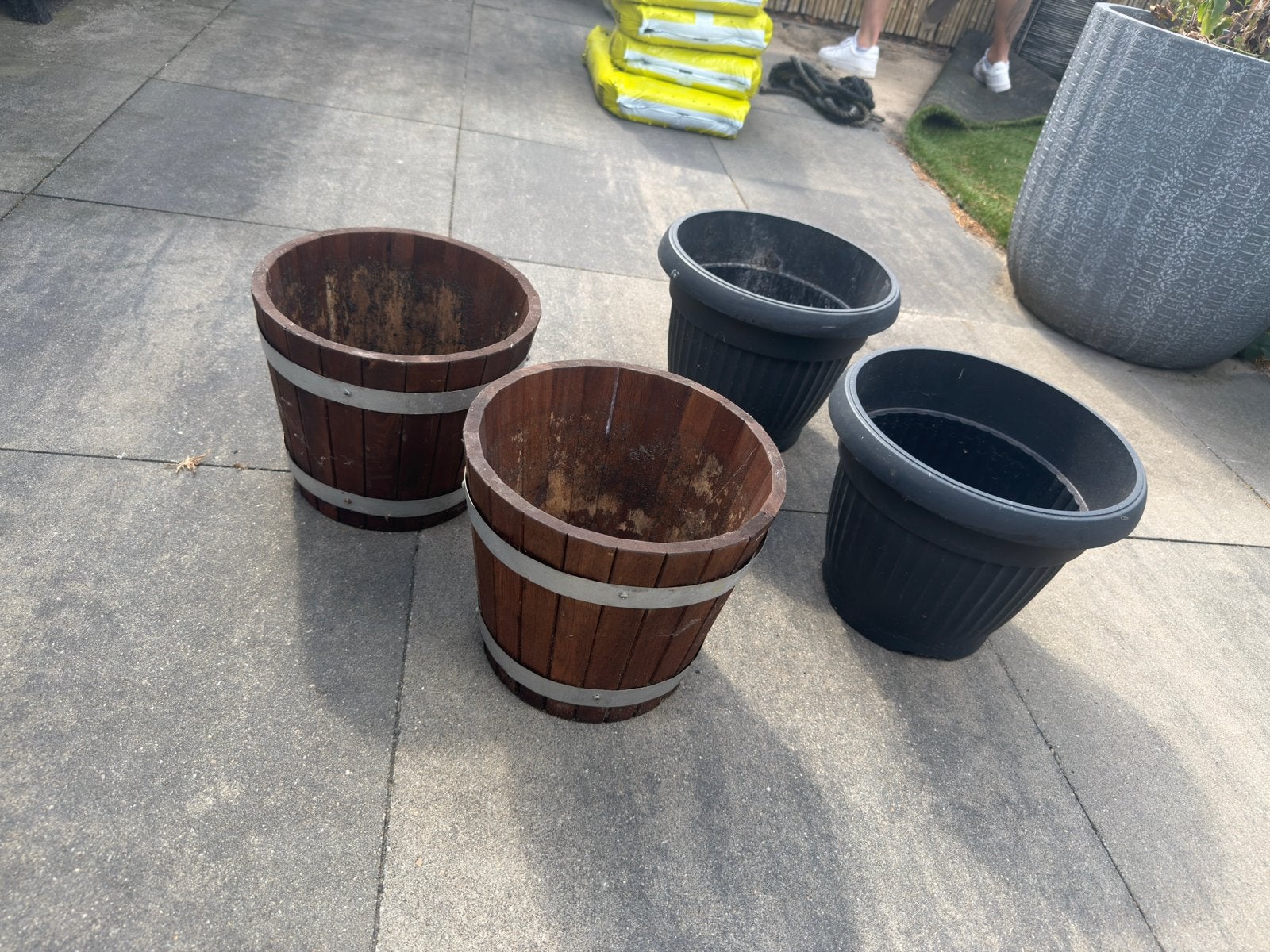 4 plantenbakken: 2 houten en 2 kunststof, Gebruikt, Minder dan 60 cm, Rond, Hout