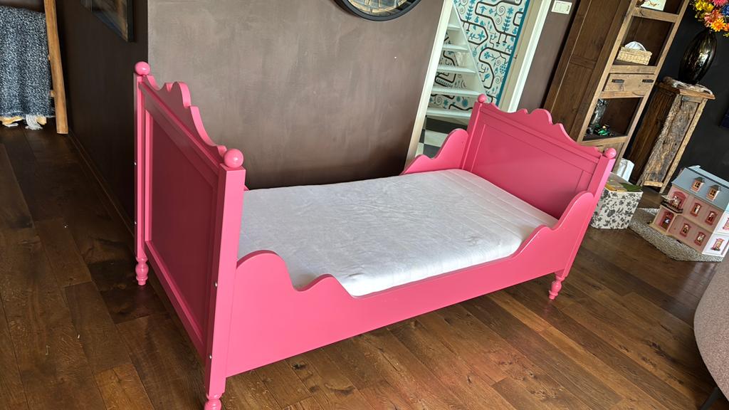 Roze bed merk bopita 200x90, 85 tot 100 cm, Ophalen of Verzenden, Zo goed als nieuw, Matras