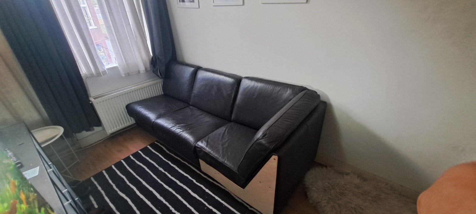 Zwarte leren bank 230x90 cm, Huis en Inrichting, Banken | Bankstellen, Ophalen, Gebruikt, Driepersoons, Rechte bank