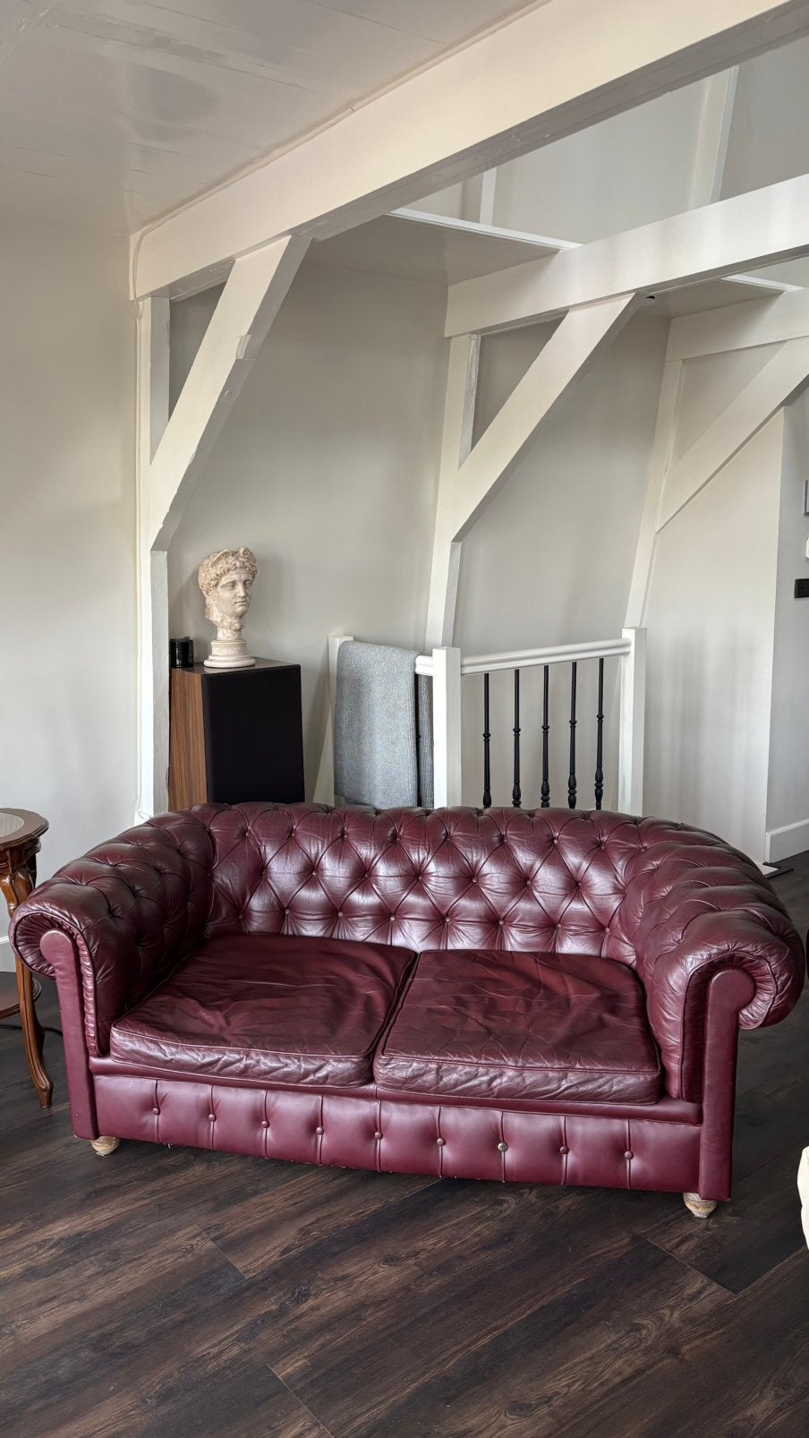Vintage bordeauxrode Chesterfield bank, Huis en Inrichting, Ophalen, Gebruikt, Vintage Chesterfield, 150 tot 200 cm