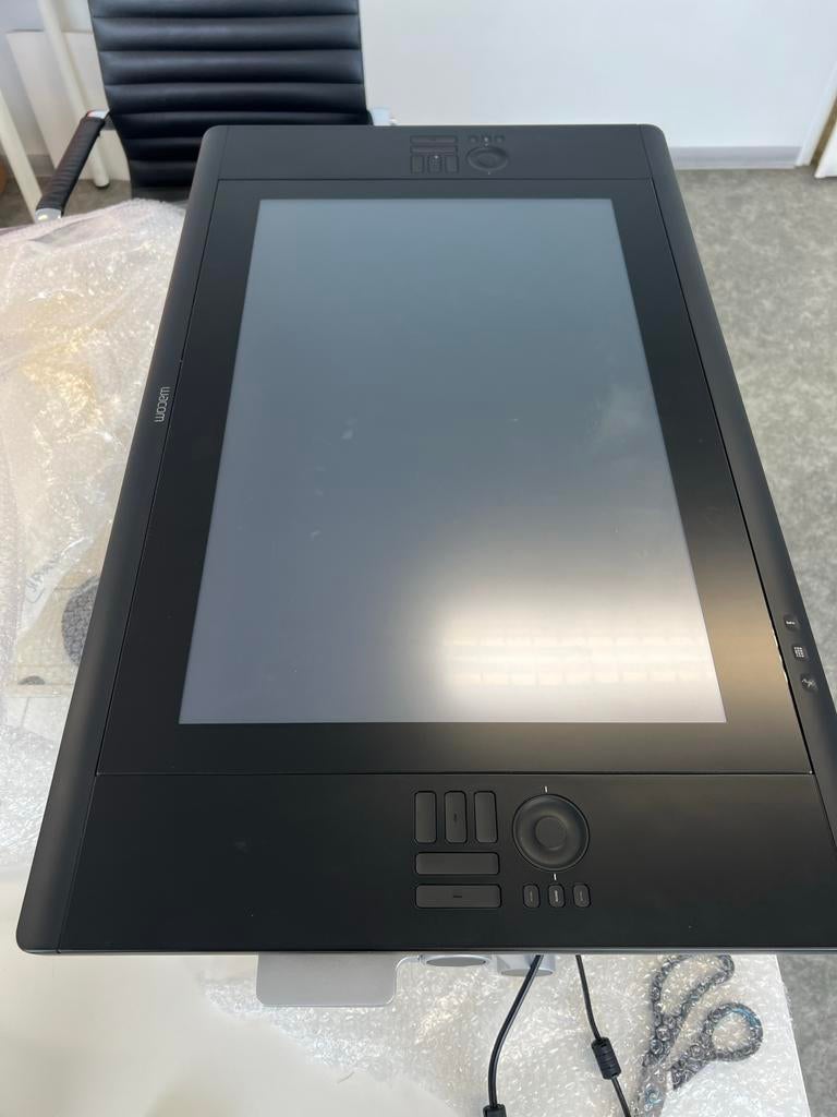 Wacom Cintiq 24HD Touch DTH-2400 tekentablet, Computers en Software, Tekentablets, Ophalen, Multi-touch, Gebruikt, Bedraad