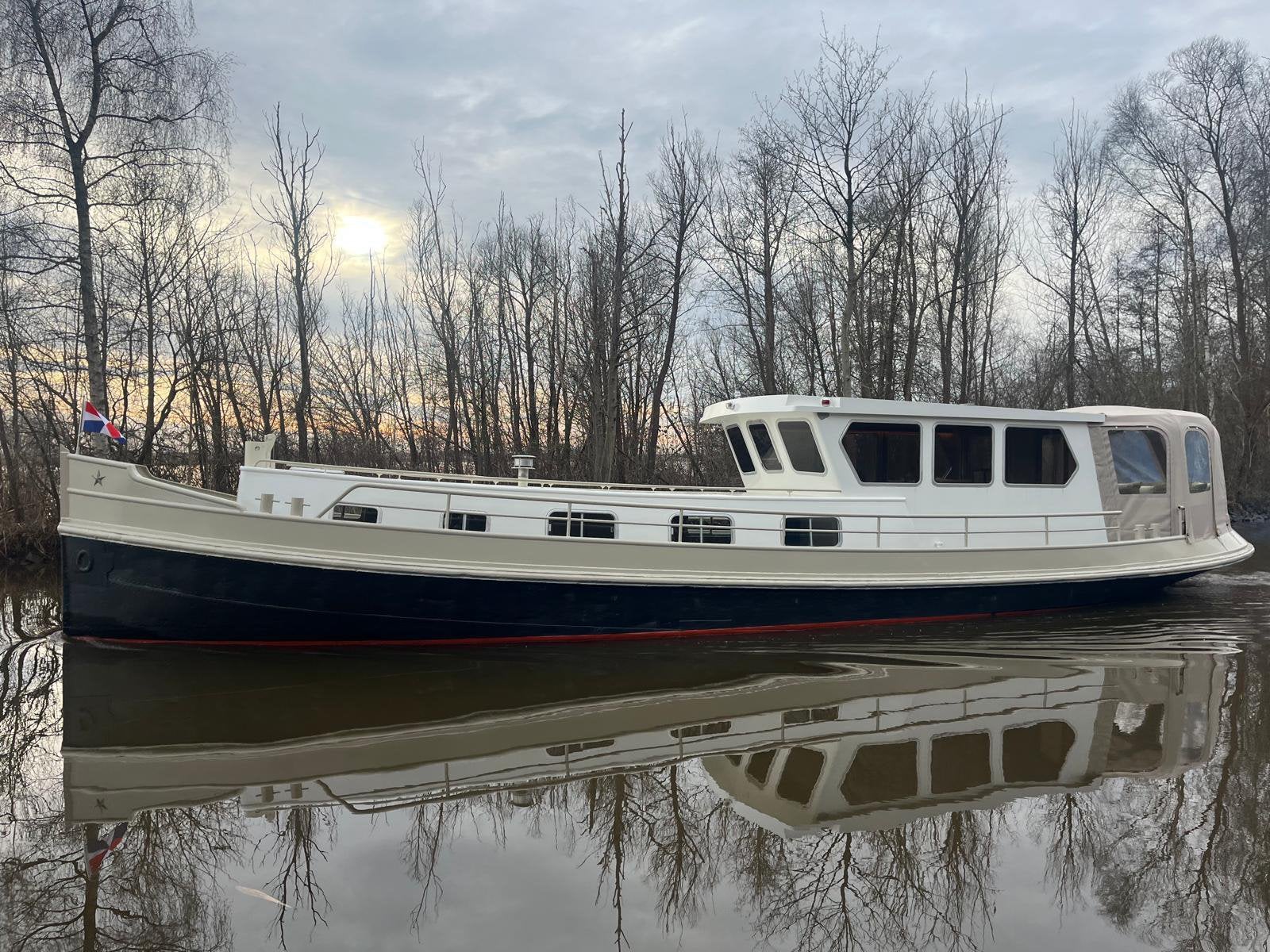 Luxe motor 1500 - woonschip (vloerverwarming), Watersport en Boten, Motorboten en Motorjachten, Overige merken, Diesel, 15 m, Zo goed als nieuw