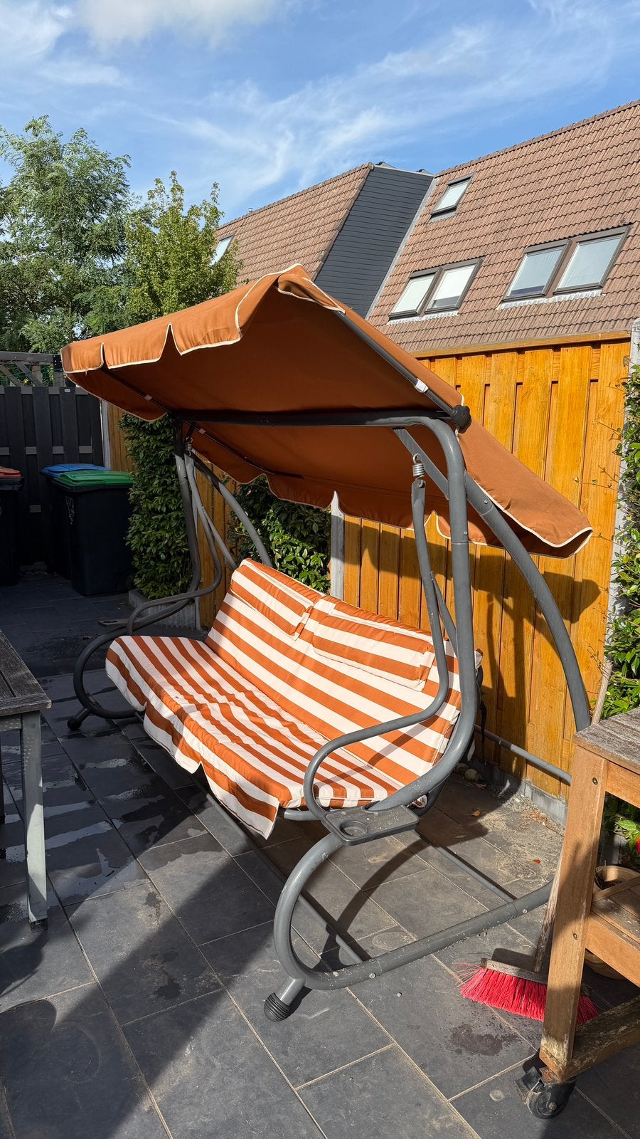 Schommelbank met zonnescherm, Tuin en Terras, Ophalen, Zo goed als nieuw, Schommelbank