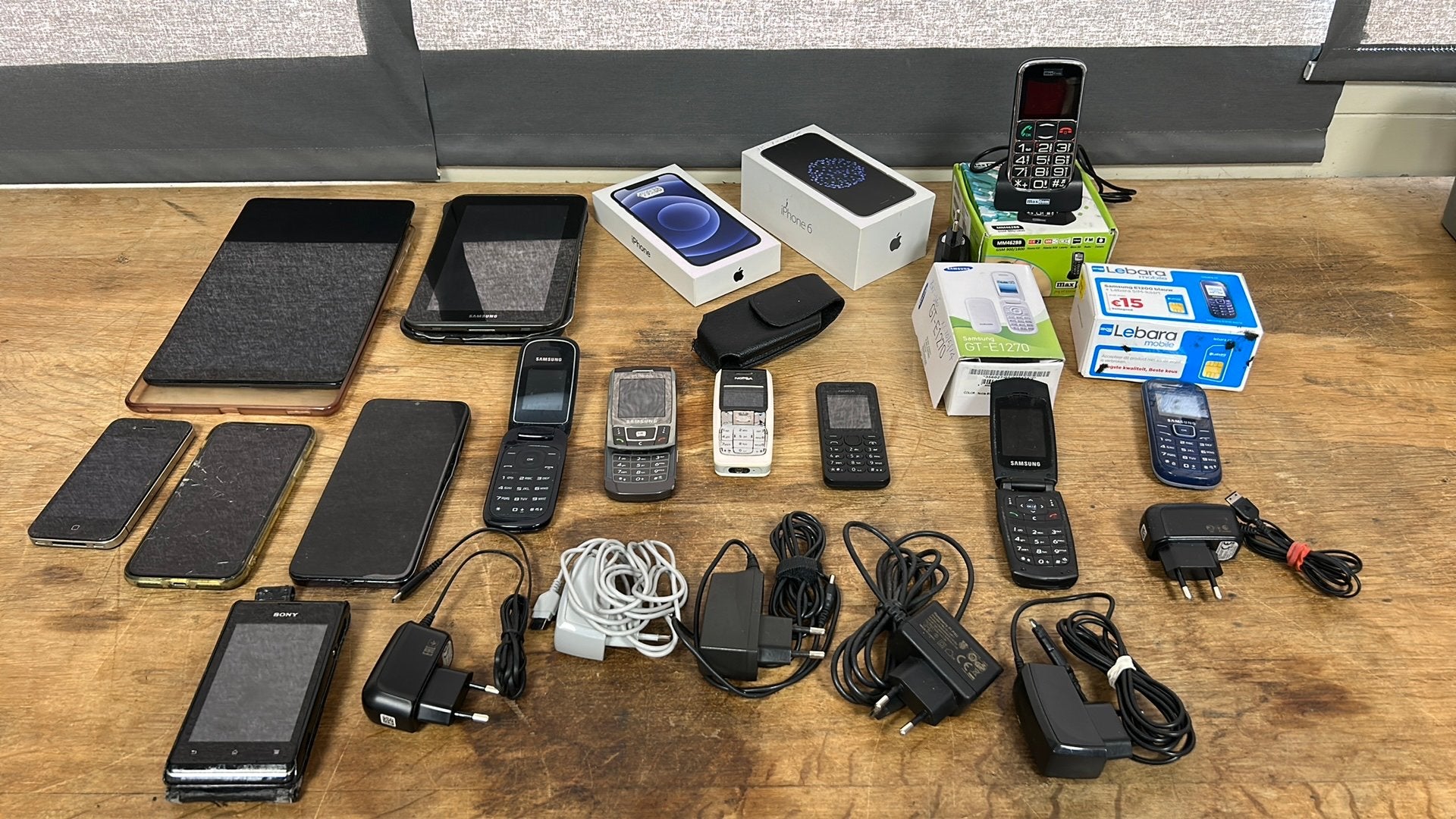 Diverse oude mobile telefoon’s en tablat en iPhone., Telecommunicatie, Ophalen of Verzenden, Niet werkend
