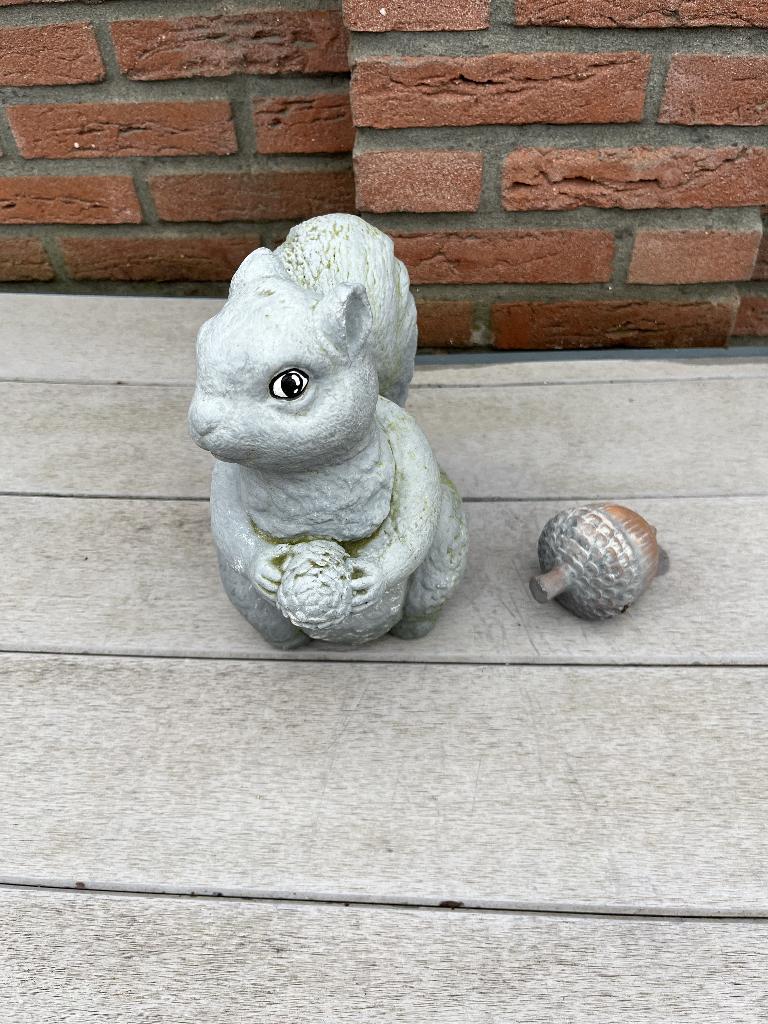 Betonnen eekhoorn, Tuin en Terras, Ophalen, Zo goed als nieuw, Beton, Dierenbeeld