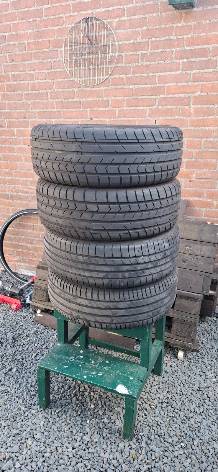 4 zomerbanden  2 goldline 1 mand oud 1 Michelin  gbruikt 1, Ophalen