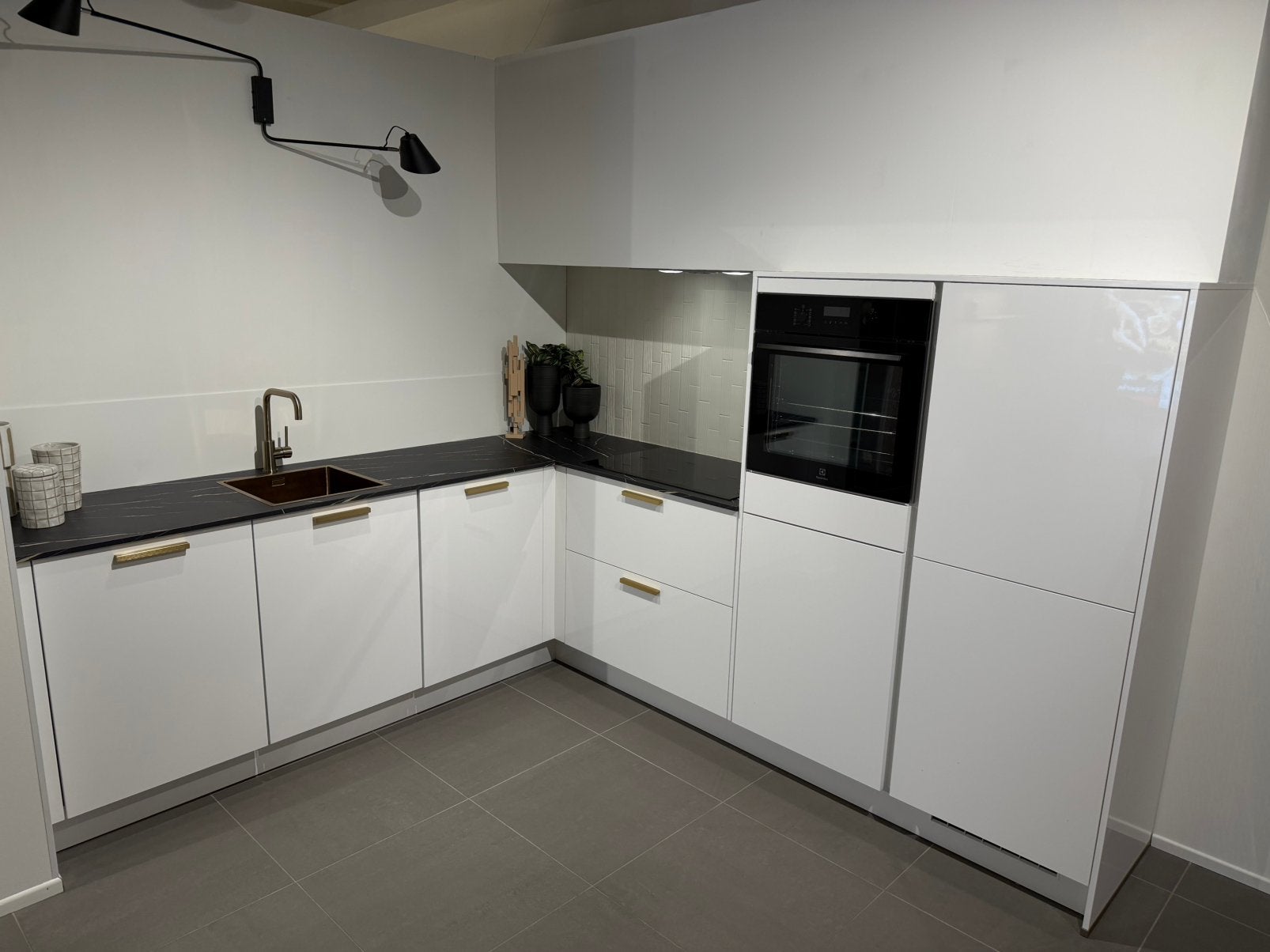 Complete Electrolux Keuken met Apparatuur (281x248 cm), Ophalen, Wit, Hoekkeuken, Nieuw