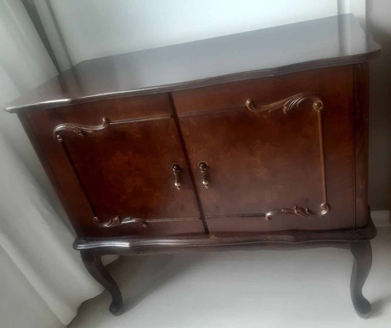 Theekastje Antiek Dressoir,Noten Houten Tv Kastje nu € 250,-, Ophalen, 25 tot 50 cm