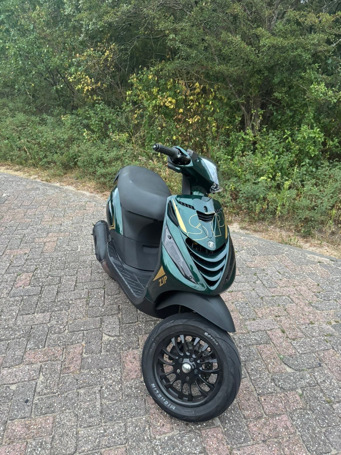 Zip 125cc skr, Ophalen, Zo goed als nieuw, Benzine, Zip
