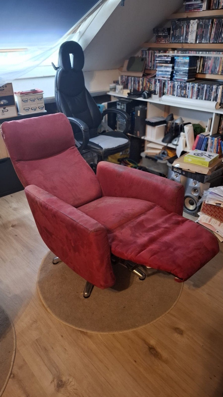 Comfortabele rode relaxfauteuil, Ophalen, Gebruikt, 100 tot 125 cm, Modern, Comfort