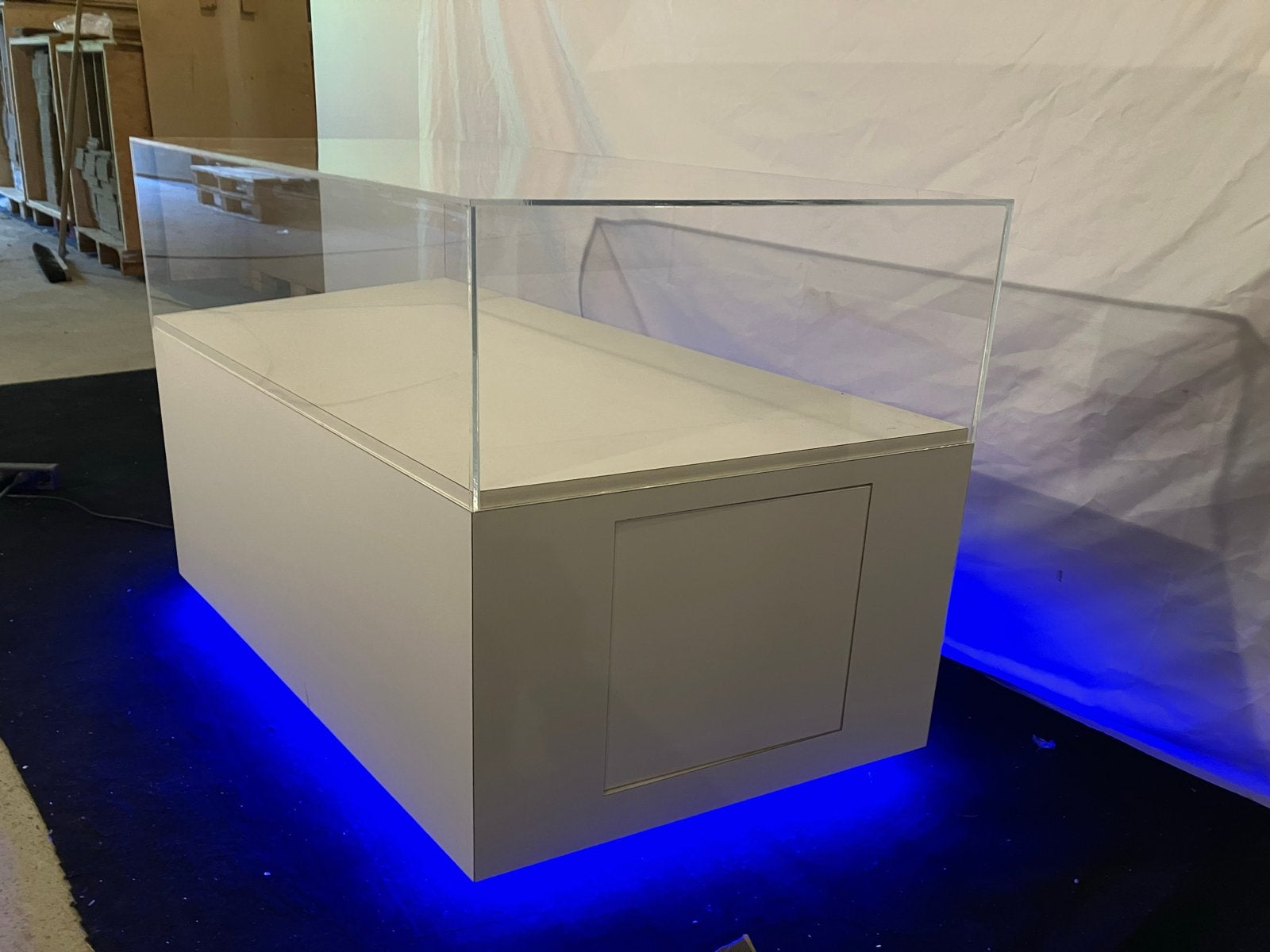 Presentatie kastje met LED verlichting en plexiglas kap, Ophalen, Kunststof, Gebruikt, 100 tot 150 cm