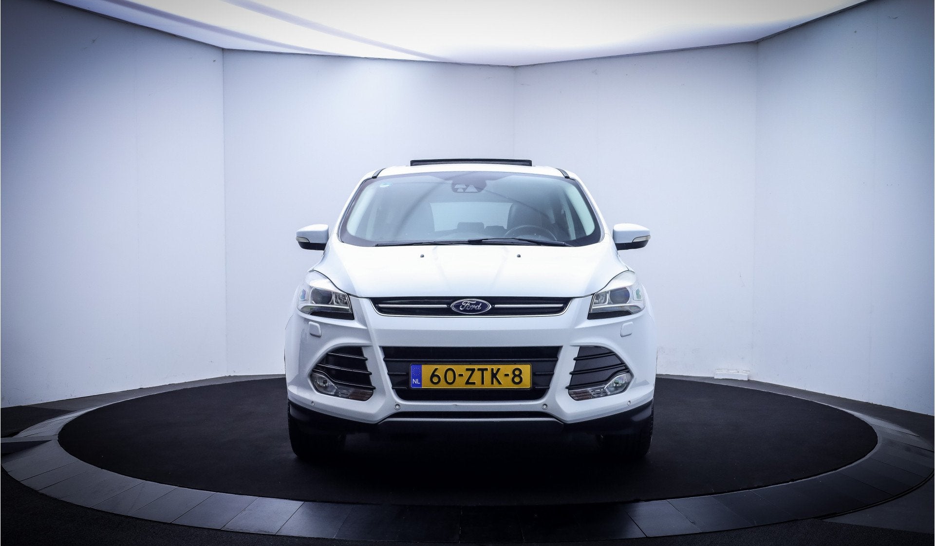 Ford Kuga 1.6 150PK TITANIUM PANO | CAM | LEDER | STOELVERW, Auto's, Ford, Euro 5, 15 km/l, Gebruikt, Zwart