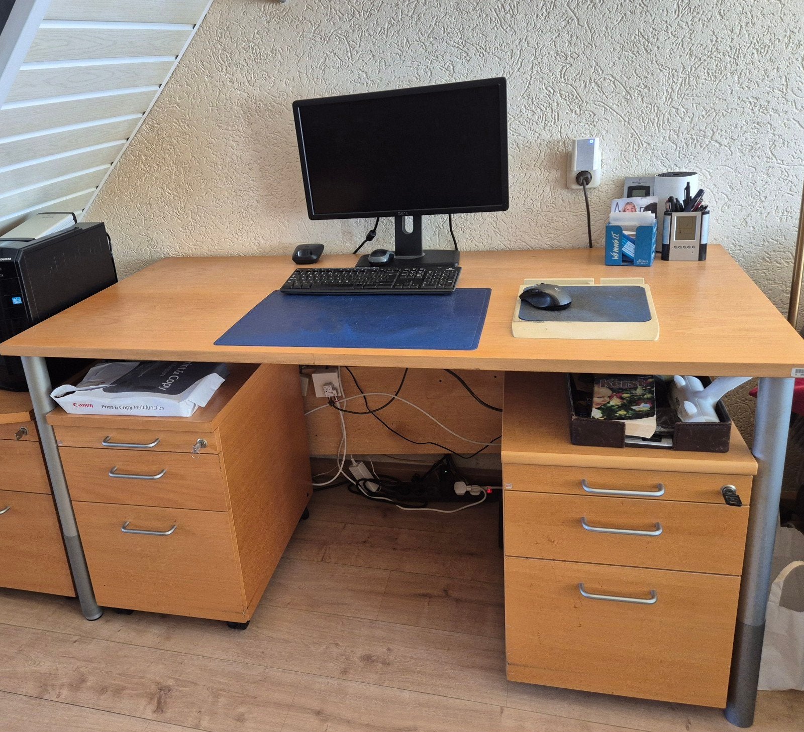Bureau met stoel en 2 rolkastjes, 160 cm, Gebruikt, In hoogte verstelbaar, Hout