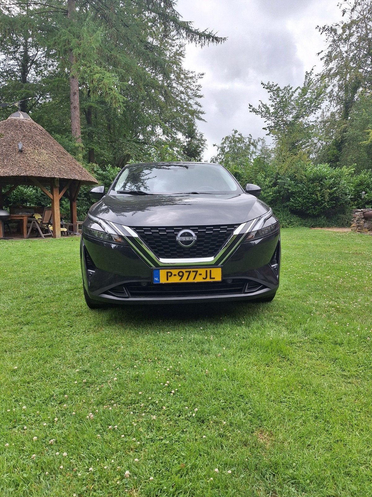Nissan Qashqai 1.3 Mild-hybrid 140pk 2022 zwart, Auto's, 1304 kg, 4 cilinders, 700 kg, Zwart