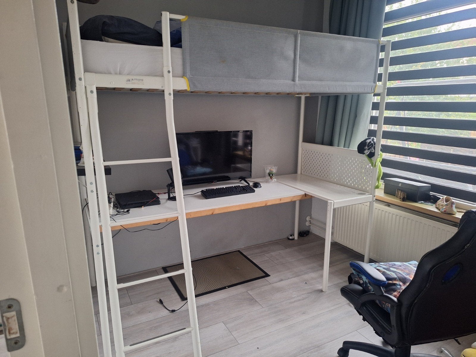 Hoogslaper met bureau en matras. 90 ×200, Gebruikt, Eenpersoons, Ophalen of Verzenden, 200 cm