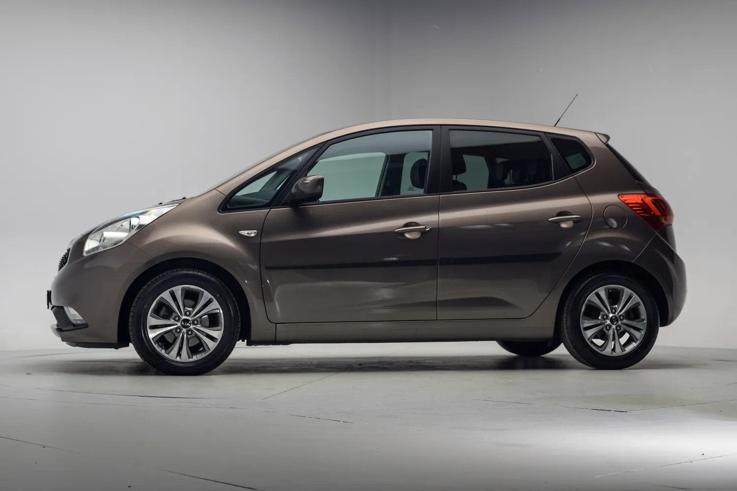 Kia Venga 1.6 CVVT DynamicLine Aut. [ Camera Half Leder PDC, 15 km/l, Gebruikt, 1591 cc, 4 cilinders