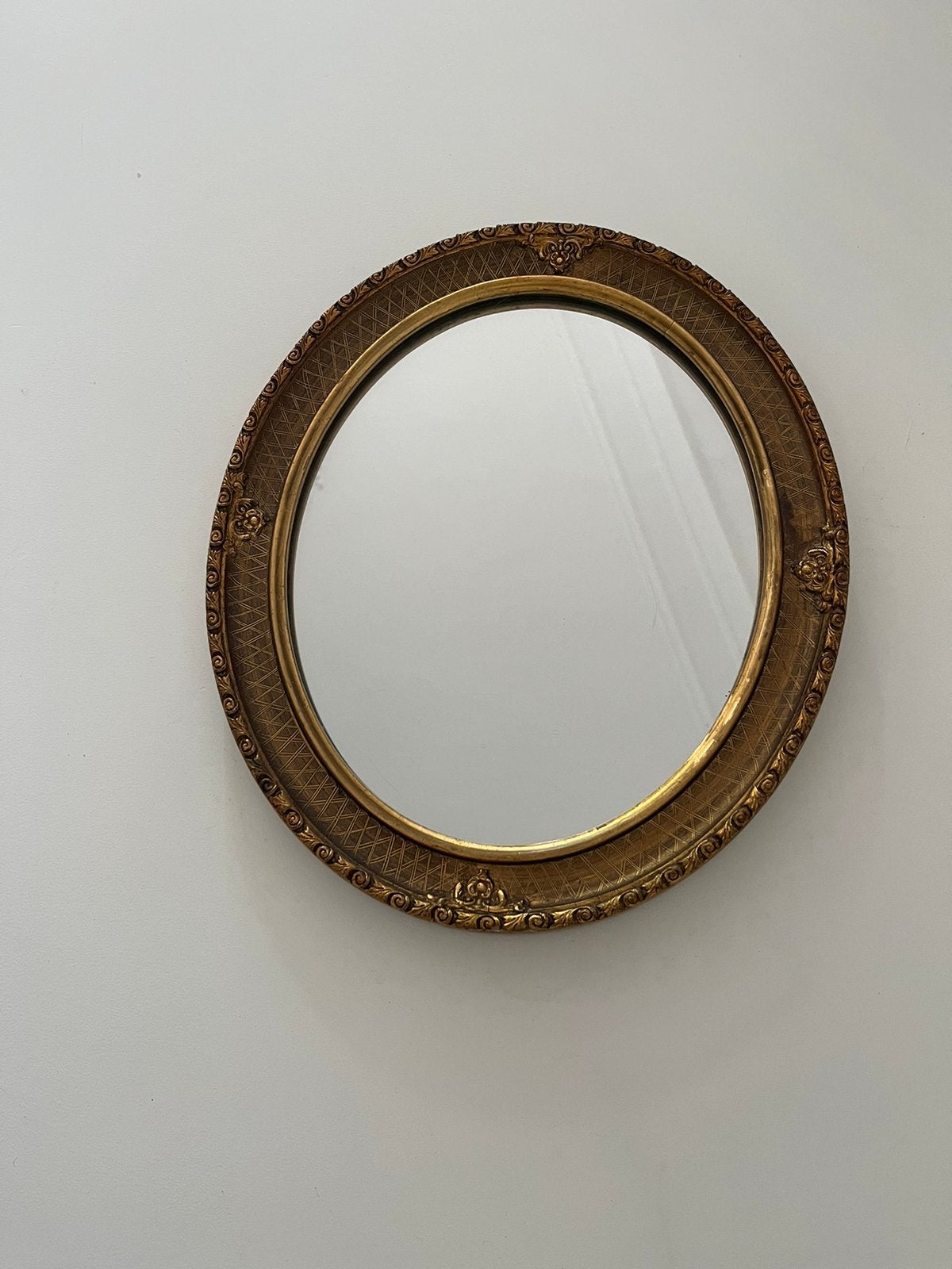 Ovale barok spiegel gouden lijst, Ophalen of Verzenden, Ovaal, Minder dan 50 cm, Minder dan 100 cm