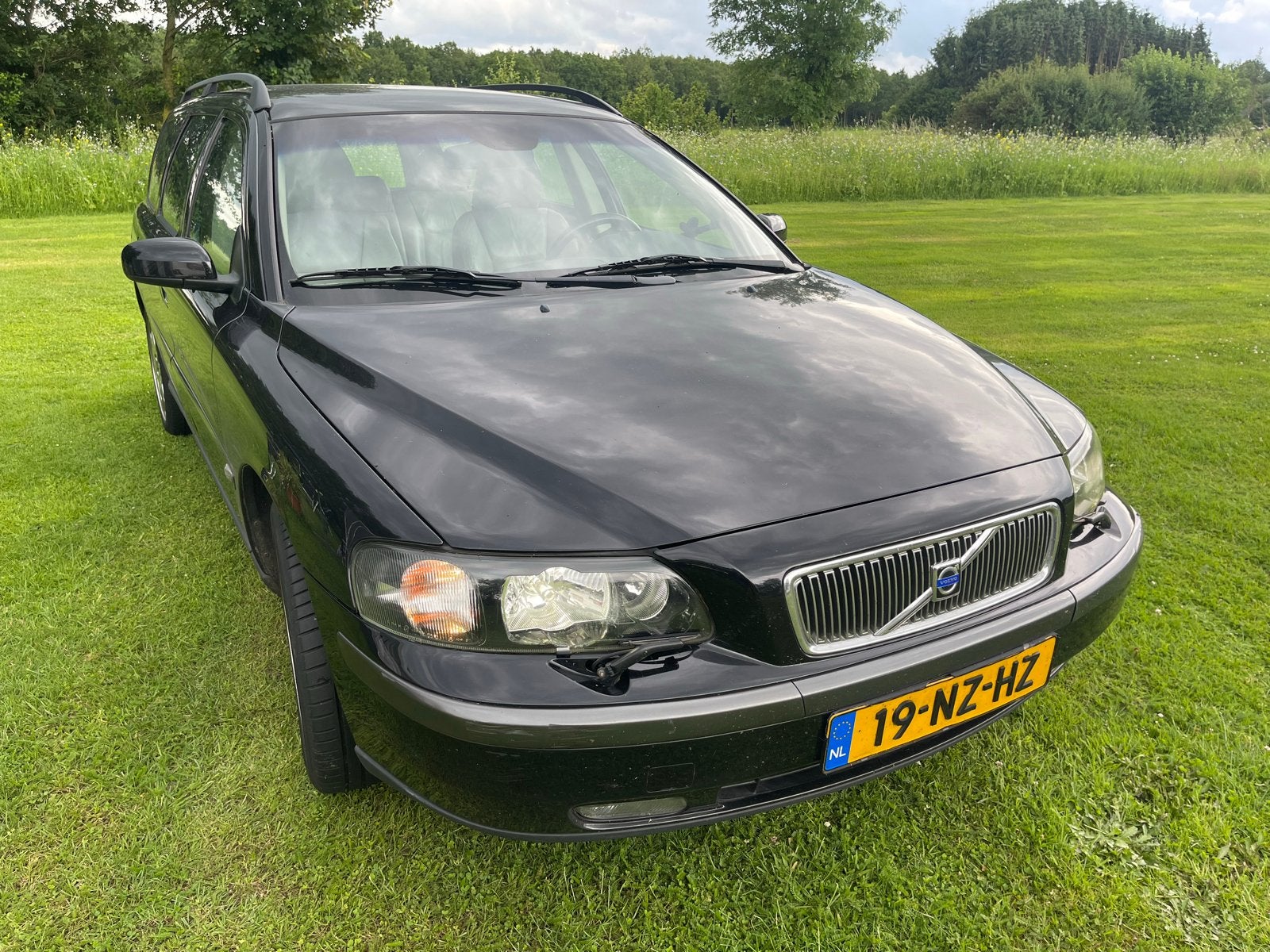 Volvo V70 2.4 140PK 2004, Xenon, Leder, NAP,  geen rookauto, Auto's, Voorwielaandrijving, 1800 kg, Beige, Zwart