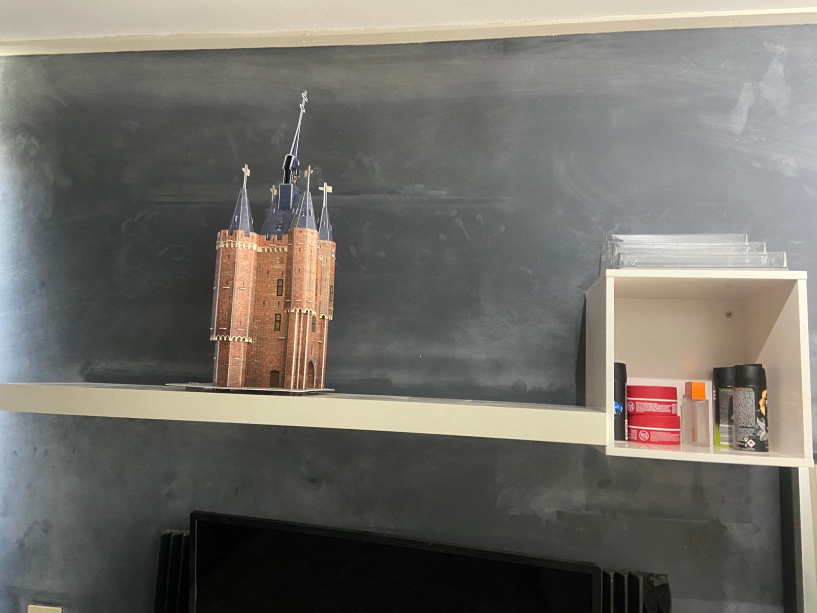 Plank ikea en wandkastje, Ophalen, Gebruikt