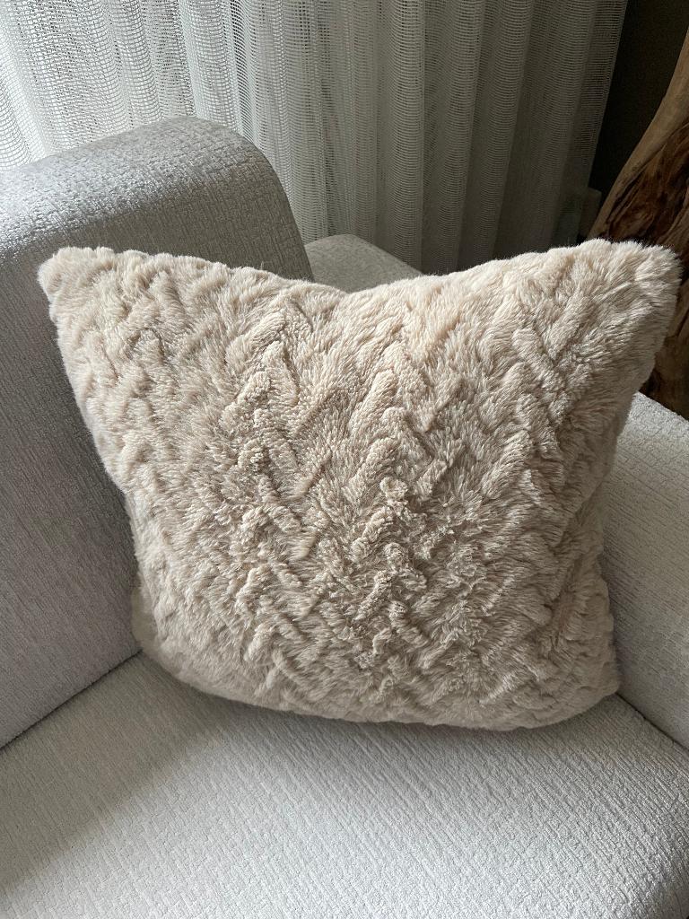 4x zachte fluffy beige kussen 45x45, Ophalen of Verzenden, Zo goed als nieuw, Beige, Vierkant
