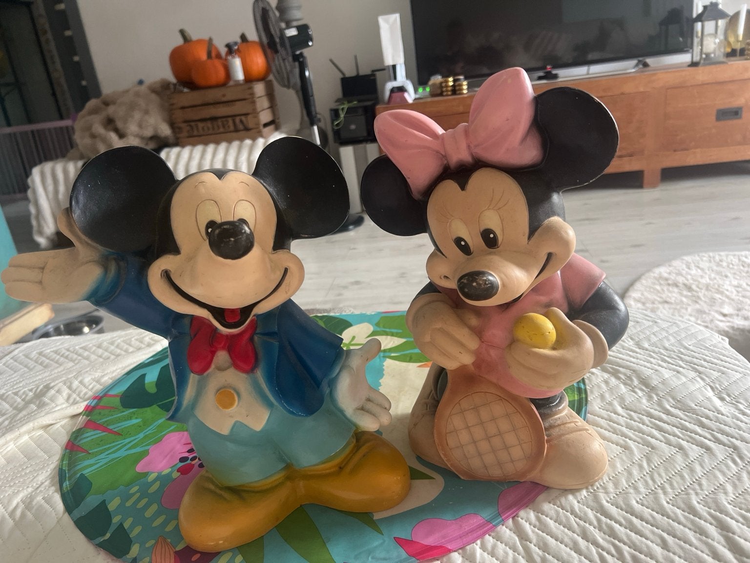 Vintage Disney Mickey & Minnie Mouse spaarpotten - Helco, Verzamelen, Ophalen, Mickey Mouse, Gebruikt, Beeldje of Figuurtje