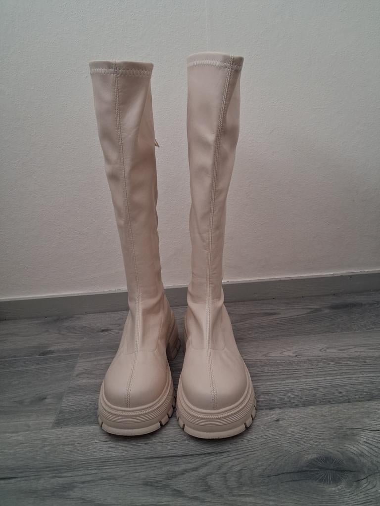 Hoge laarzen crème kleurig mt 40, Kleding | Dames, Schoenen, Ophalen of Verzenden, Nieuw, Beige, Hoge laarzen