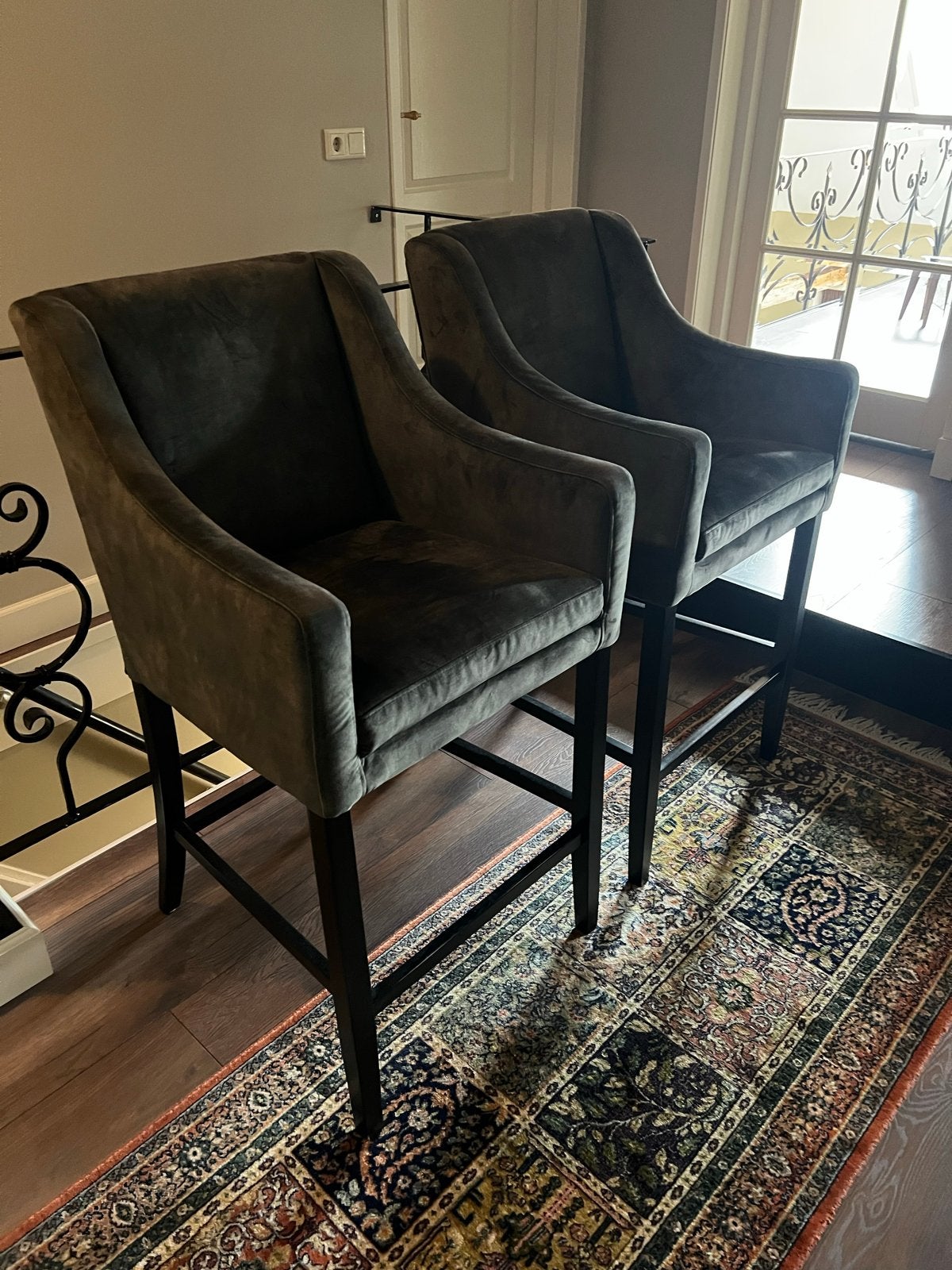 2x BOCX Interieurs Barstoelen - Grijs/Groen Fluweel, Ophalen, Gebruikt, 90 cm of meer, Hout