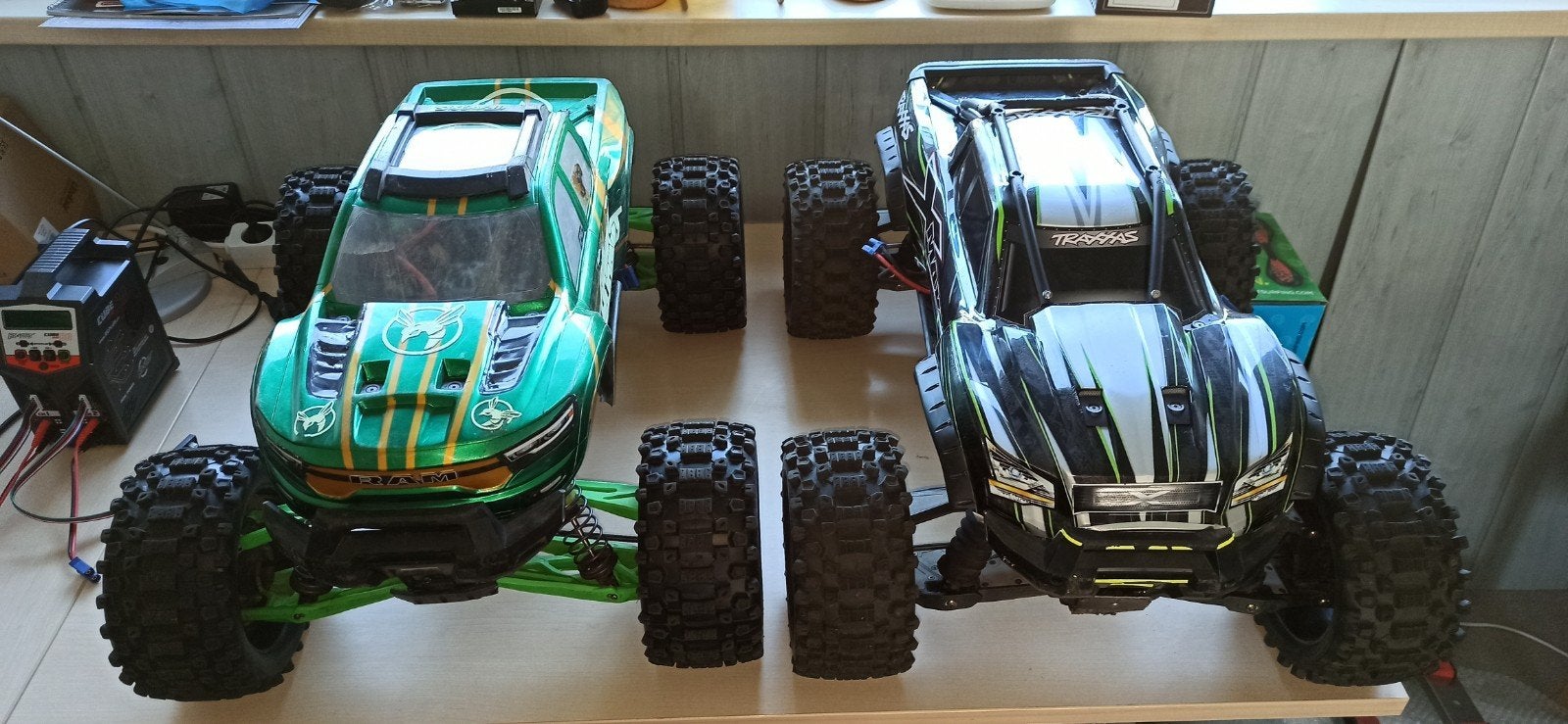 2x Traxxas X-Maxx RC Monster Truck, Elektro, Gebruikt, Auto offroad, Ophalen of Verzenden