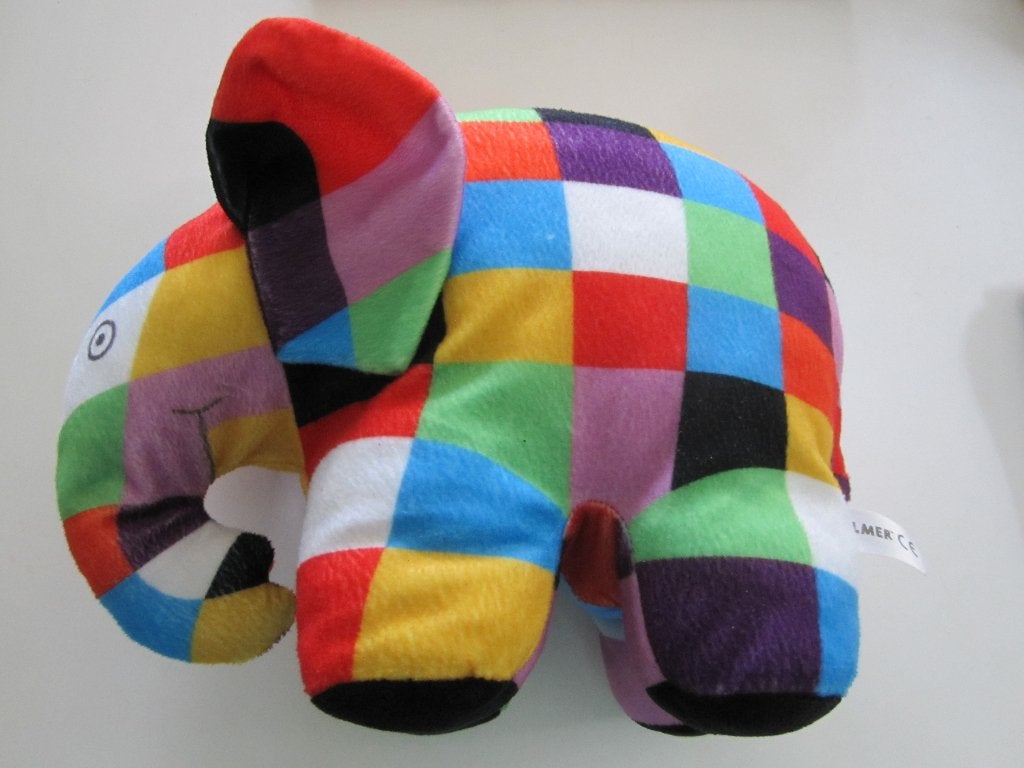 Elmer olifant knuffel 25 cm hoog - 32 cm lang., Ophalen of Verzenden, Zo goed als nieuw, Middelgroot (20 tot 80 cm), Meerkleurig