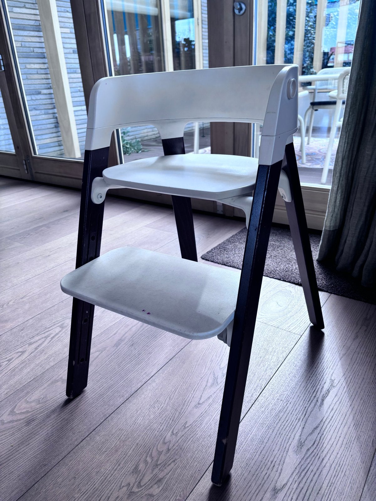 Stokke Steps kinderstoel met babystoel, tafelblad en wipper, Ophalen, Gebruikt, Meegroeistoel, Afneembaar eetblad