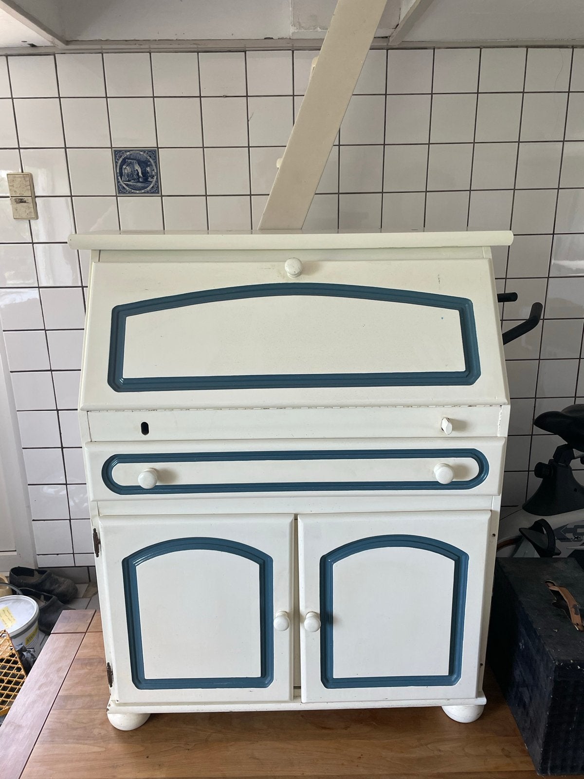 Vintage Secretaire Wit met Blauwe Details - Compact Bureau, Ophalen, Gebruikt