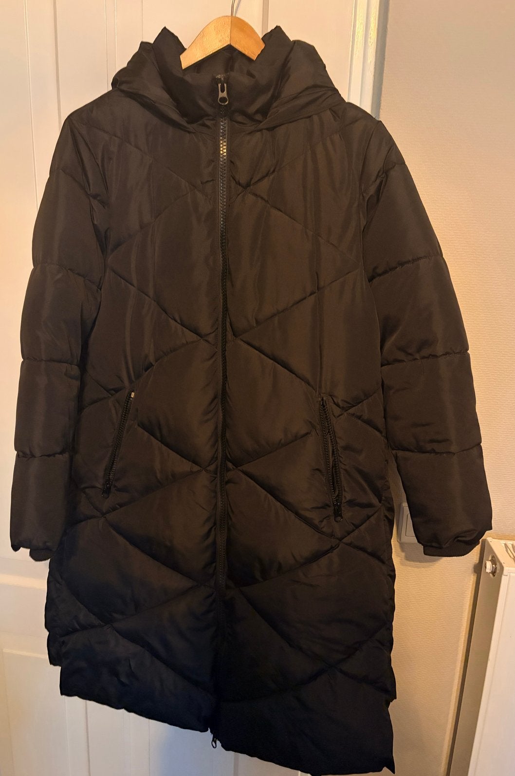 JDY Zwarte Lange Puffer Jas met Capuchon - Maat XXL, Ophalen of Verzenden, Zo goed als nieuw, Maat 46/48 (XL) of groter, Zwart