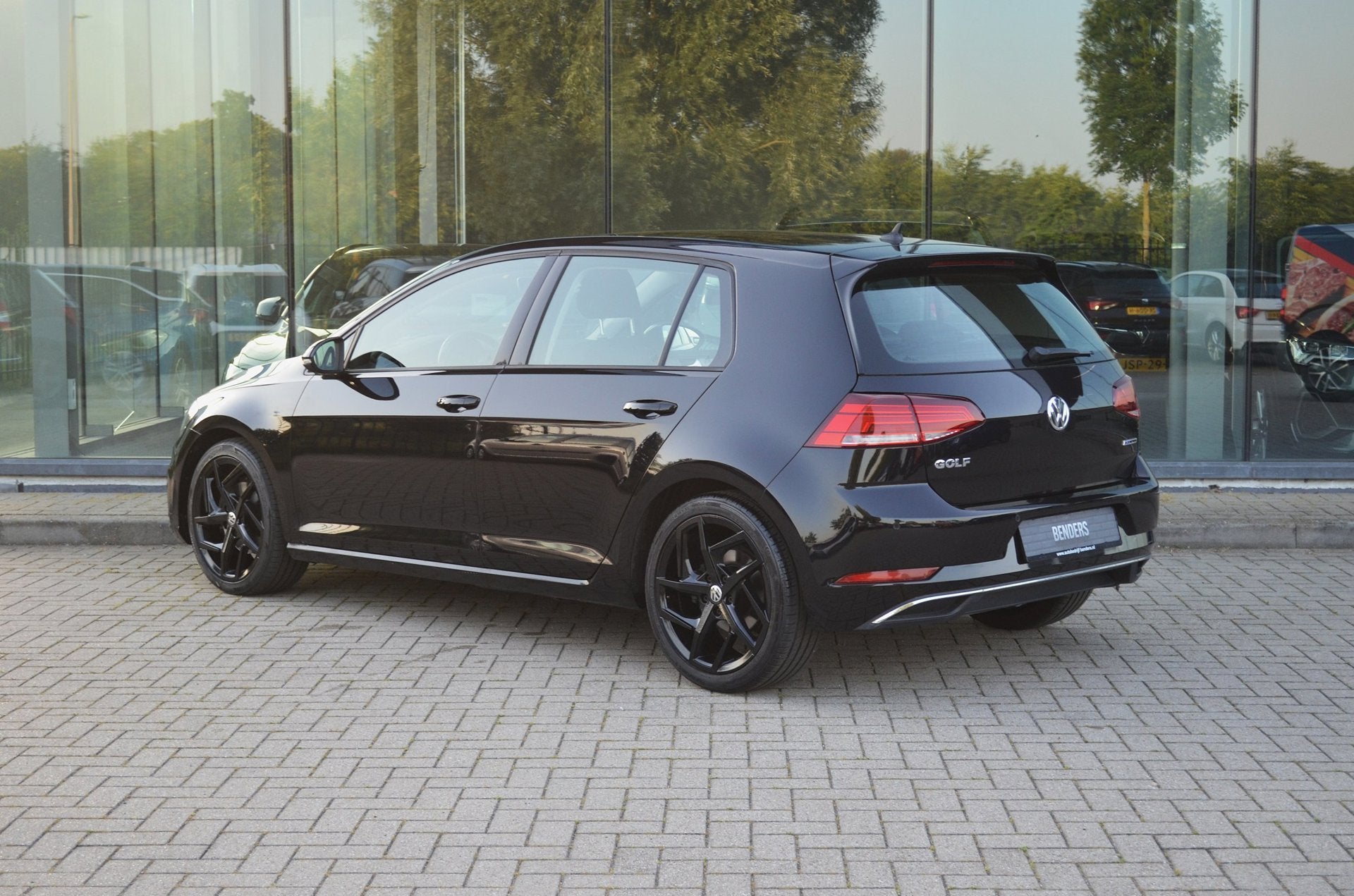 Volkswagen Golf 1.5 TSI Highline | Carplay | Automaat | Crui, Auto's, Stof, 4 cilinders, Zwart, Origineel Nederlands