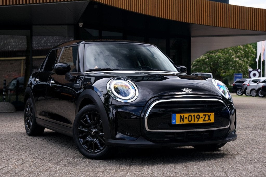 Mini 5-Deurs 1.5 One Business Edition|Rijklaar!|Carplay|Crui, Voorwielaandrijving, Gebruikt, Leder en Stof, Zwart