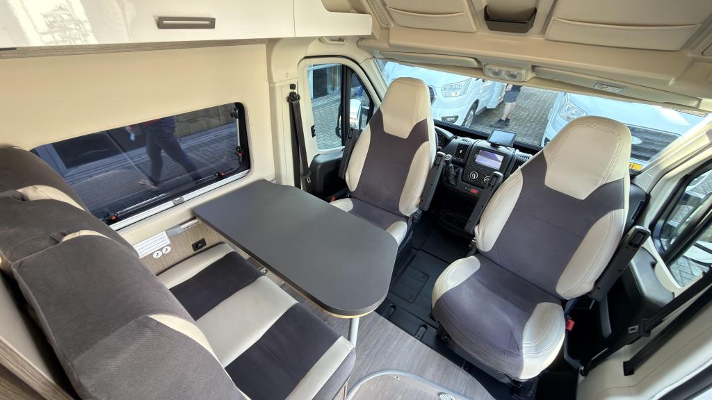 Nieuwstaat met Levelsysteem De Chausson V594 S '2023 37dkm, Airbags, Tot en met 2, Buitenlamp, Cassettetoilet