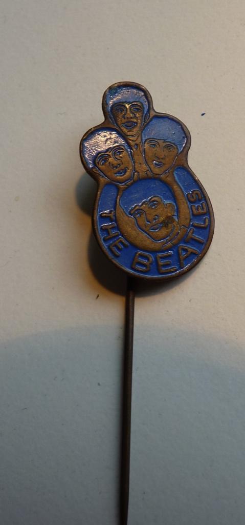 MP942. 3 Beatles Speldjes 60tiger jaren €15, Verzamelen, Ophalen of Verzenden, Gebruikt, Overige onderwerpen, Speldje of Pin