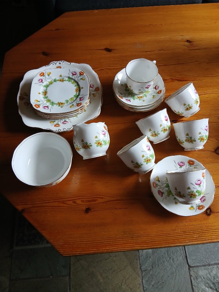 royal Albert Springtime servies., Ophalen of Verzenden, Zo goed als nieuw, Porselein, Compleet servies