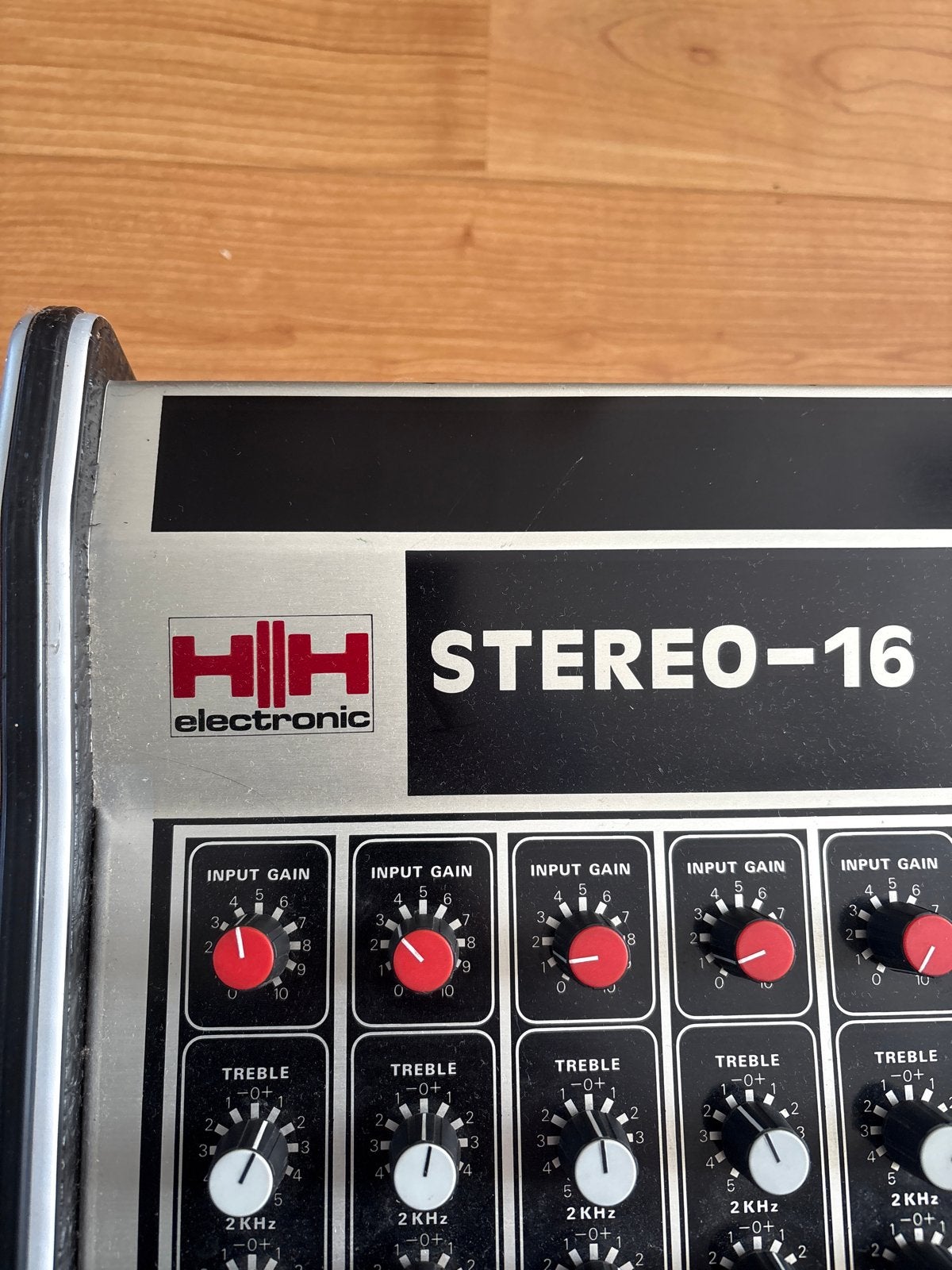 HH Electronic Stereo-16 Analoog Mengpaneel, Ophalen, Gebruikt, 10 tot 20 kanalen