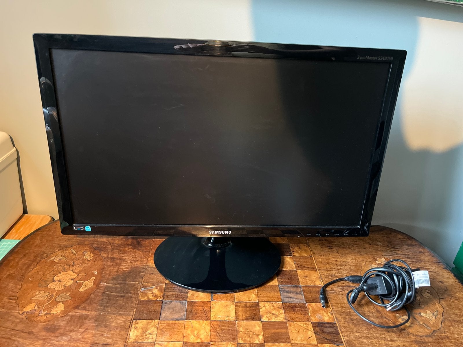 Samsung SyncMaster 24 inch Full HD Monitor + HDMI-verloop, HDMI, Full HD, Ophalen of Verzenden, Zo goed als nieuw