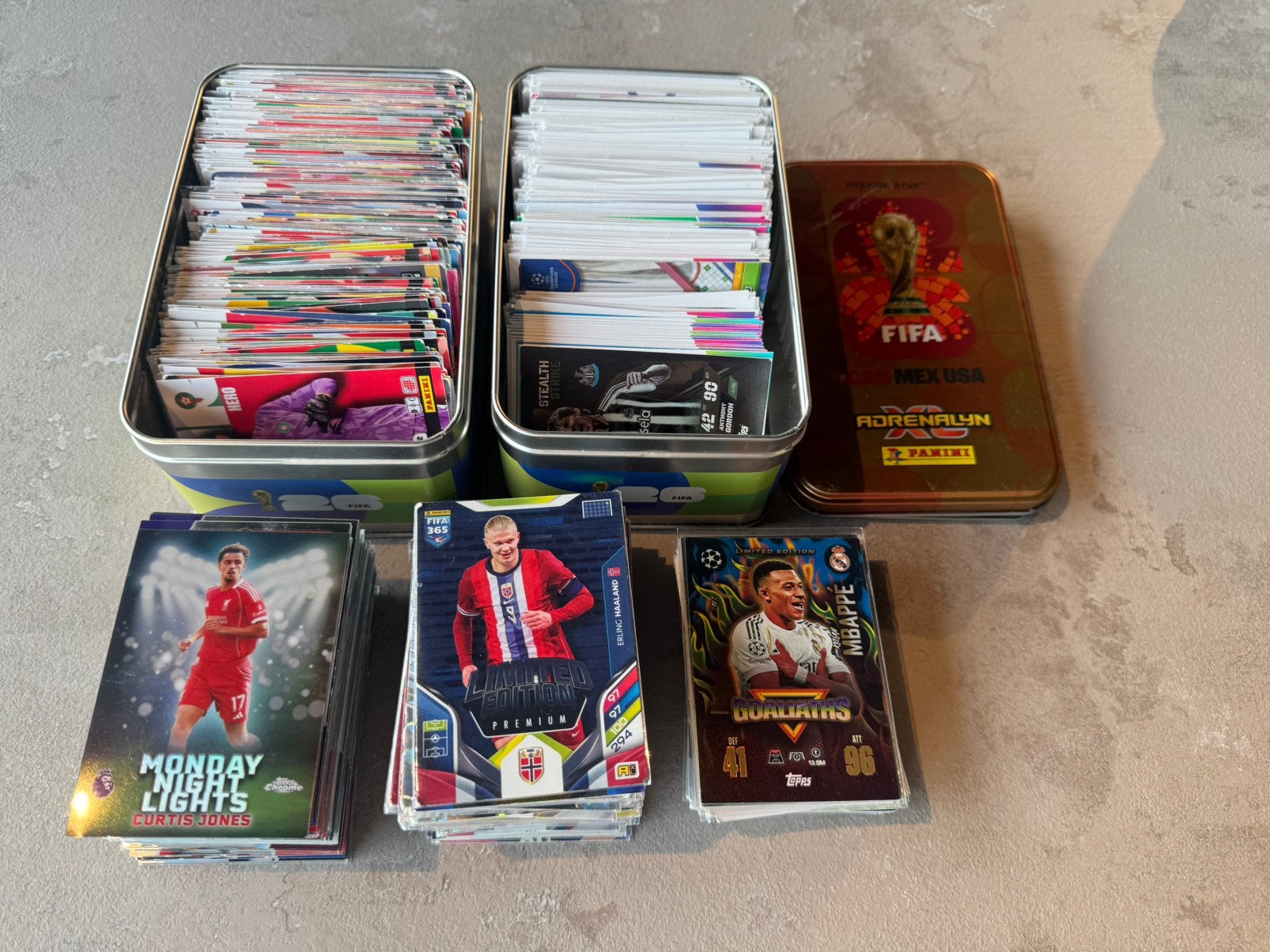 765 voetbalkaarten Topps Chrome & Panini Adrenalyn XL, Ophalen of Verzenden, Zo goed als nieuw, Meerdere kaarten